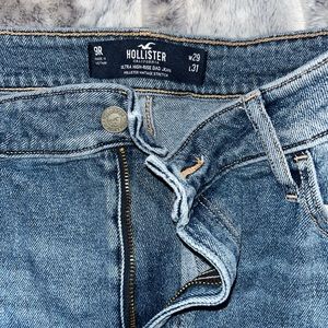 HOLLISTER Jean!